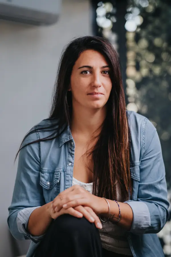 Jessica POUX à Fleury d'Aude dans son cabinet